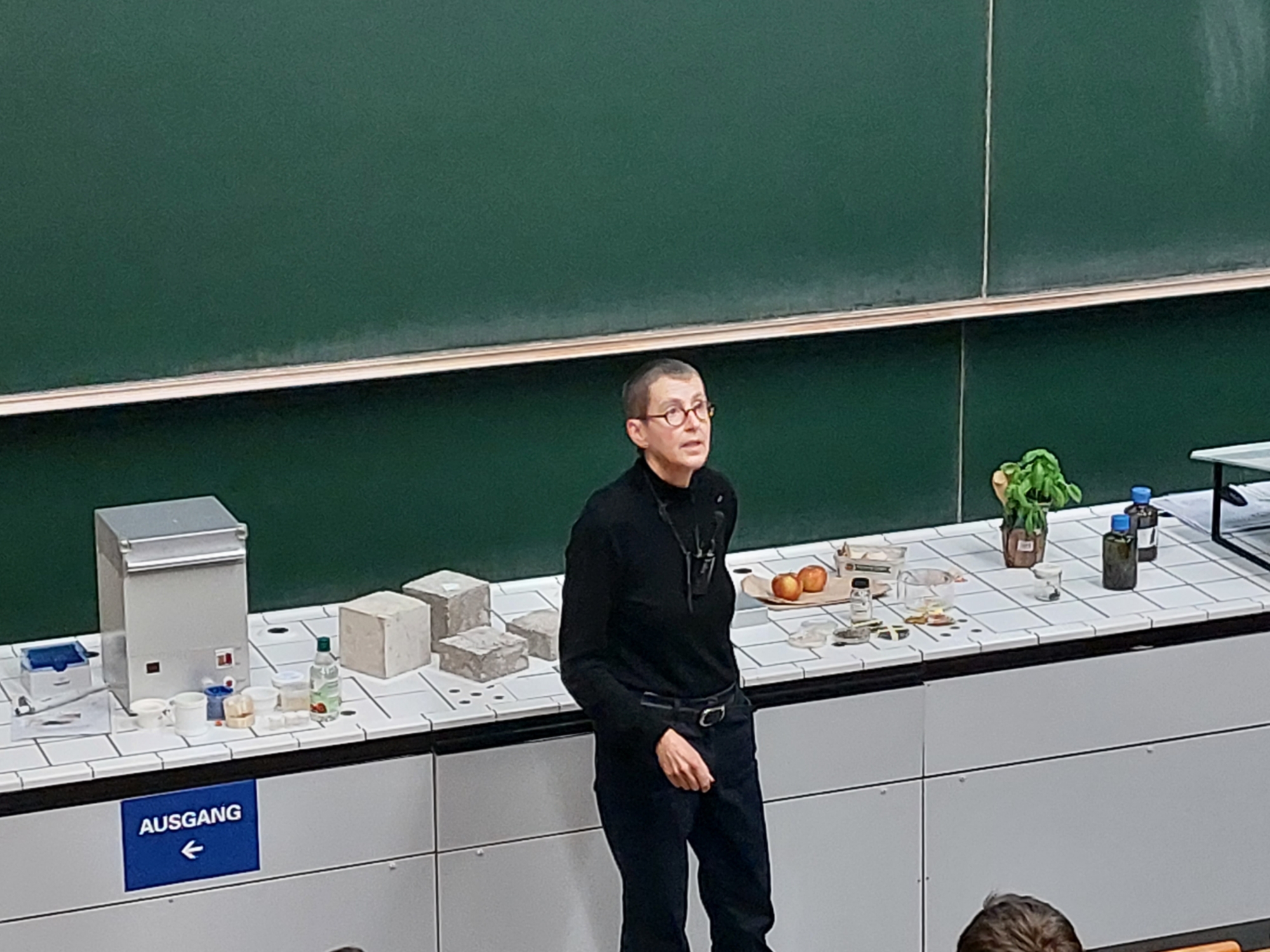 Frau Prof. Laschat trägt zum Thema Chitin als Baustoff vor